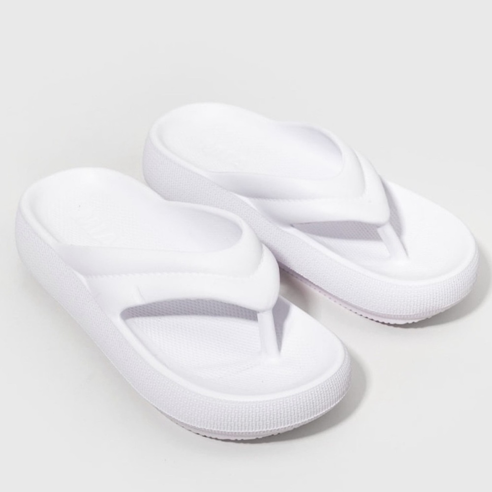 MIA NWOT White Licorice Slide Sandals/wedges/platforms